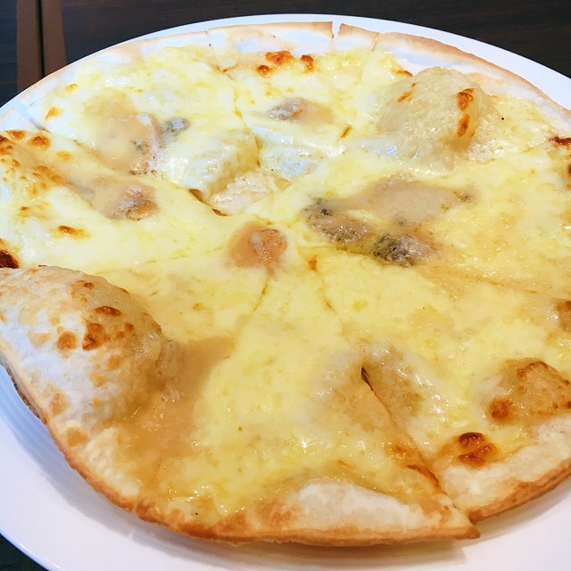 ４種のチーズピザ（チーズ大盛）