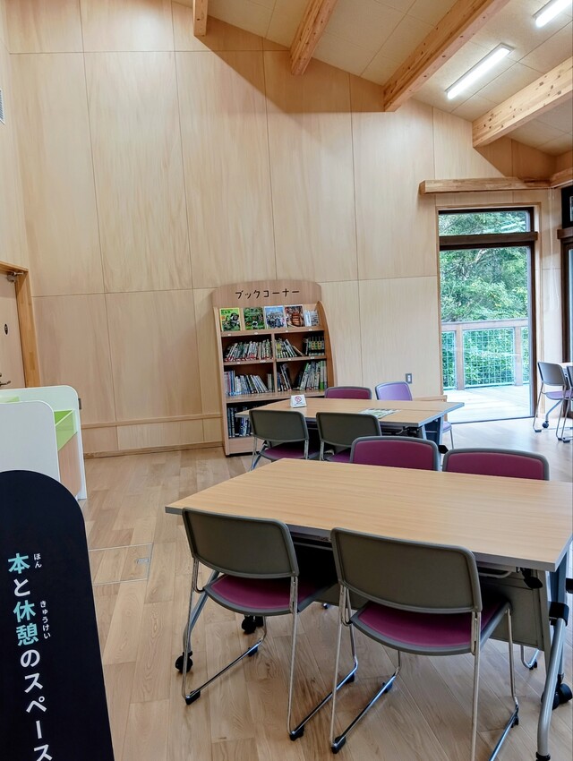 本と休憩スペース 本と休憩スペース